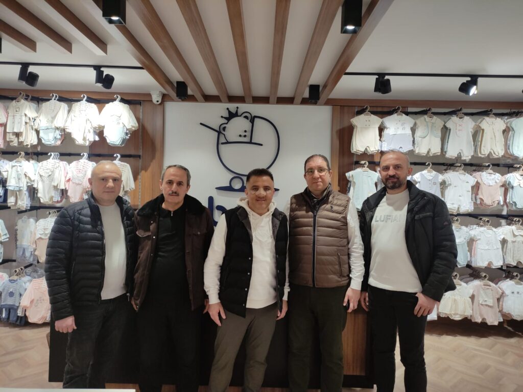 BEKSİAD Üye İlişkileri Komisyonu, Bebelinna sahibi Cemil Turan’ı ziyaret etti. Görüşmede sektörün mevcut durumu ve iş birliği olanakları ele alındı.