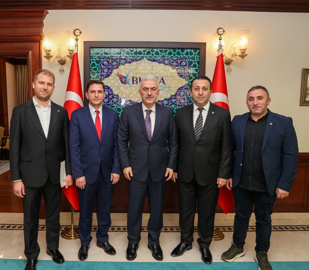 BEKSİAD heyeti, Bursa Valisi Erol Ayyıldız’ı ziyaret ederek Vişne Ticaret Bölgesi’ndeki güvenlik sorunları ve ulaşım ihtiyaçlarını görüşdü.