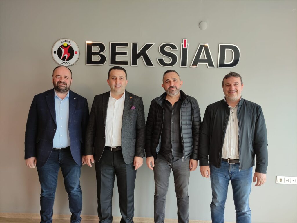 BTSO Meclis Üyesi Sedat Şengül ile geçmiş dönem BEKSİAD Yönetim Kurulu Üyeleri Mustafa Yılmaz ve Rıdvan Hatipoğlu, Başkan Mehmet Bayezit’e hayırlı olsun ziyaretinde bulundu.