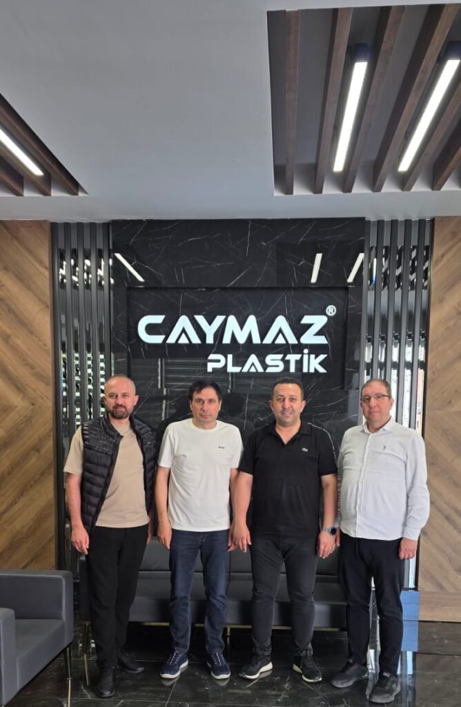 BEKSİAD Başkanı Mehmet Bayezit ve Üye İlişkileri Komisyonu, Caymaz Plastik firmasının sahibi Hüseyin Caymaz’ı ziyaret ederek sektörel değerlendirmelerde bulundu.