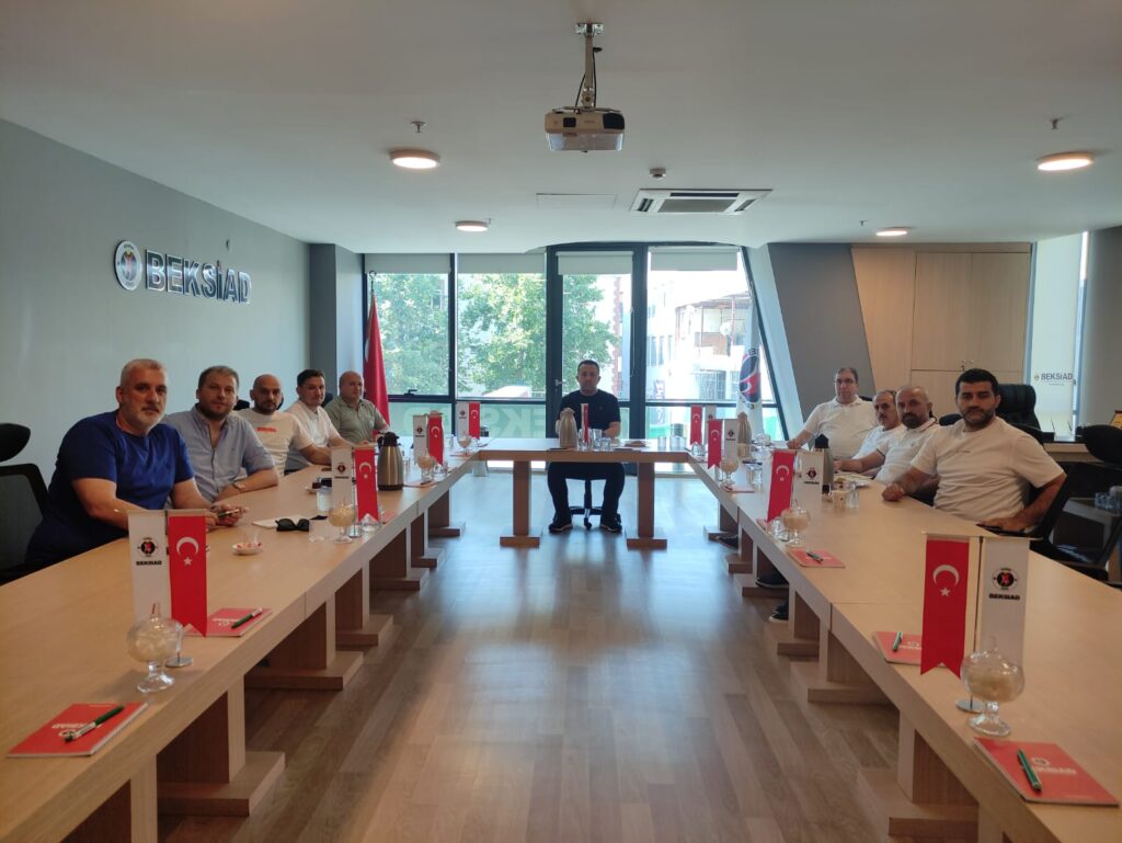 BEKSİAD, Gana’daki UR-GE programı sonrası yönetim kurulu toplantısında faaliyetleri değerlendirdi ve yeni projeleri ele aldı.