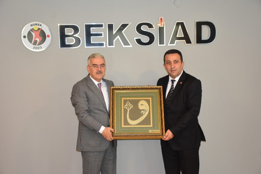 Bursa Valisi Erol Ayyıldız, BEKSİAD’ı ziyaret ederek sektörümüzün ihracat, lojistik, İDO seferleri ve güvenlik konularındaki öncelikli taleplerini dinledi.